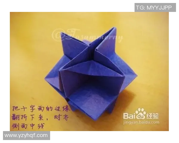 如何用折纸技巧制作出栩栩如生的足球明星立体模型